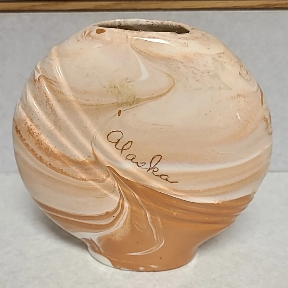 5/$35 Small Alaska vase - Picture 1 of 4